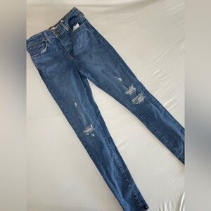 Stylish Blue Levis Skinny Jeans